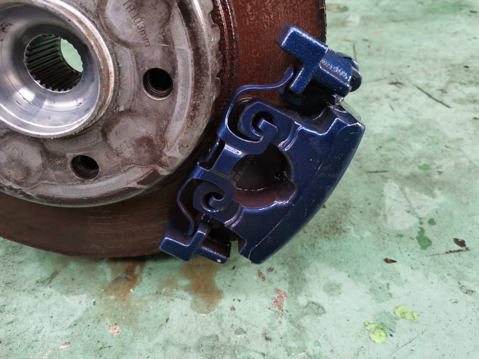 MERCEDES C200 W205 2.0 PETROL 2015 REAR LEFT SUSPENSION LEG A2054231998 - Image 4