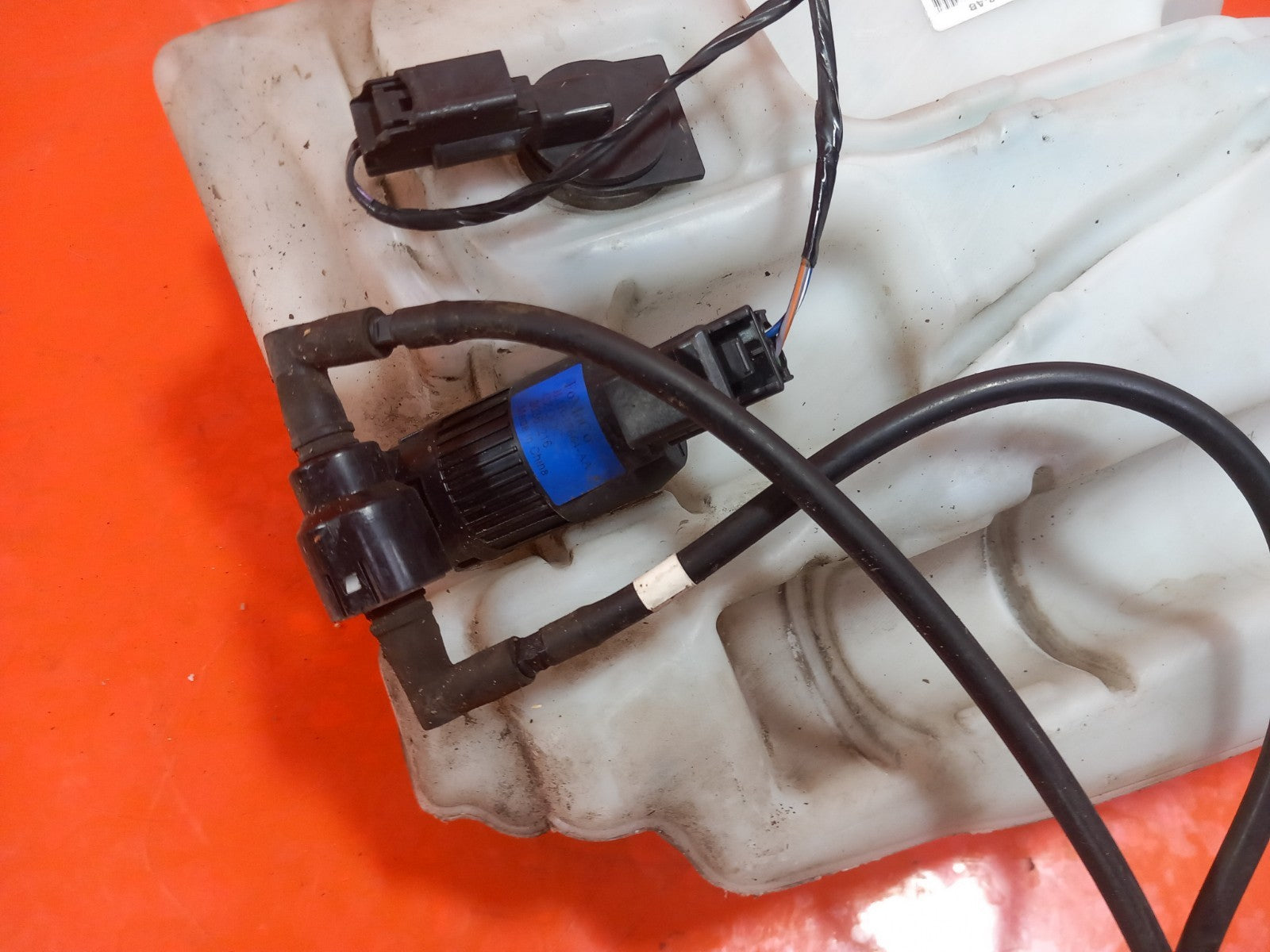 Ford Galaxy Zetec 2.0 Diesel 2019 Windscreen Washer Bottle Tank EM2B17B613AB - Image 9