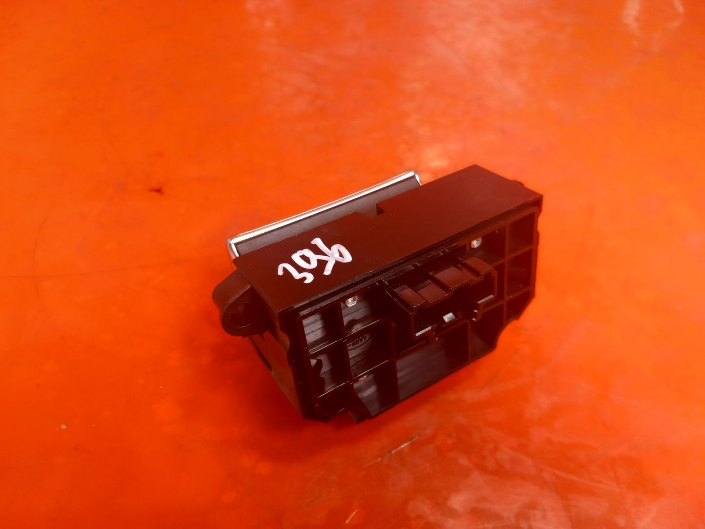 ebay-src:https://i.ebayimg.com/00/s/mtiwmfgxnjaw/z/uaqaaeswyadqopyr/$_57.jpg