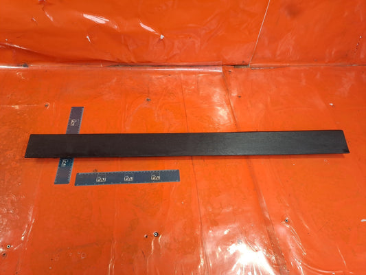 ✅2023 Polestar 2 Long Range Front Right Door Lower Molding 31672656 A312 - Image 1