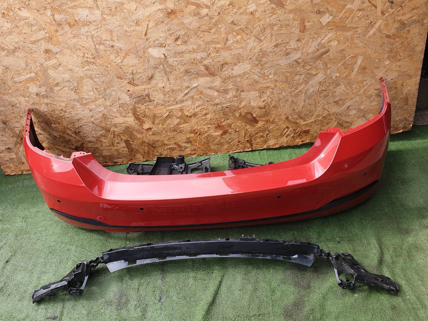 BMW 4 SERIES F33 420D SPORT 2.0 DIESEL 2018 REAR BUMPER RED & BRACKET SET A165 - Image 4