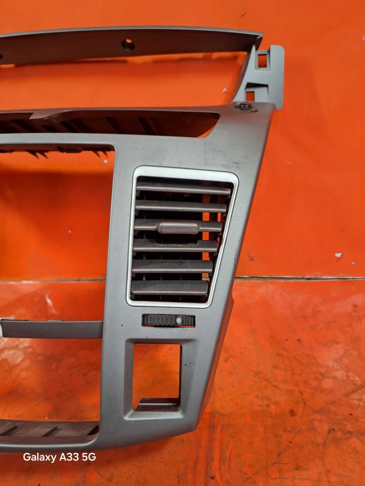 ✅SSANGYONG RODIUS TURISMO 2017 CENTRE DASHBOARD SURROUND TRIM COVER PANEL A286 - Image 2