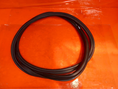 Land Rover Defender L663 3.0 Diesel 2025 Rear Right Door Seal Rubber L8B220708AC - Image 2