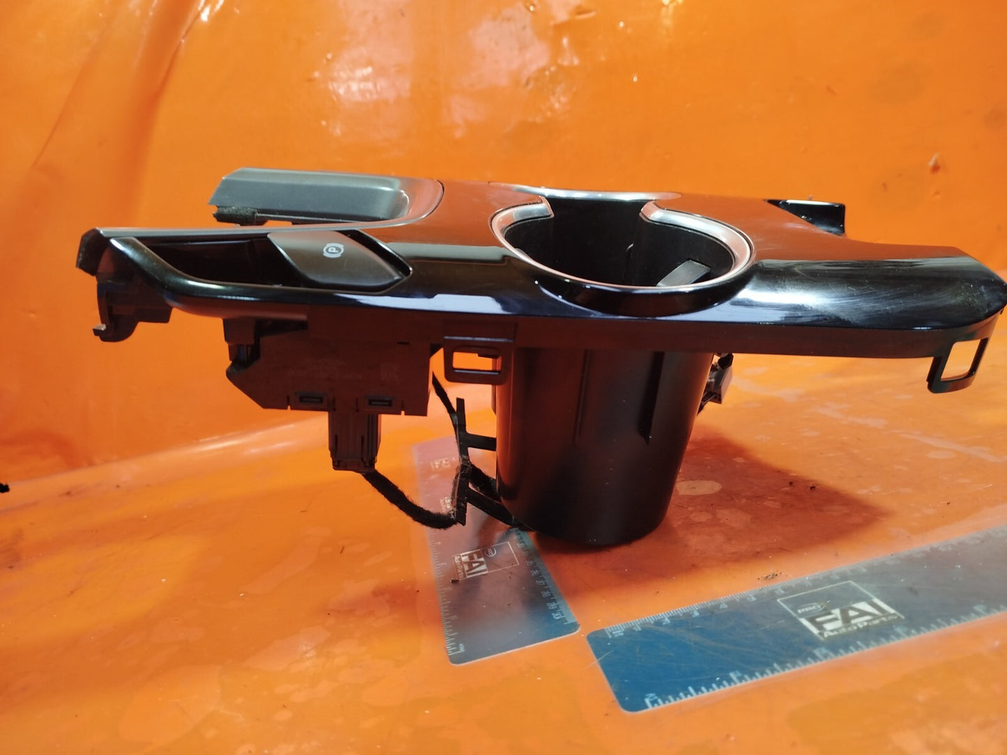 ✅Ford Mondeo Titanium 2015 2.0 Diesel Centre Console Cup Holder W/Parking Switch - Image 8
