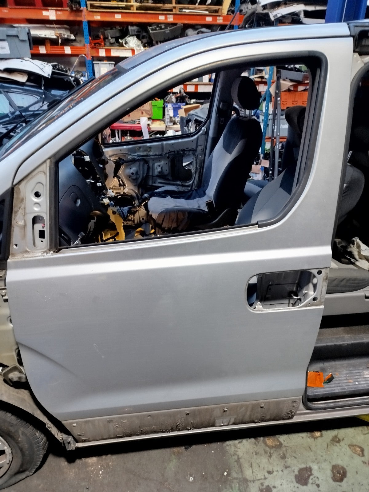 ✅2010 HYUNDAI I800 2.5D FRONT LEFT DOOR W/O MIRROR SILVER + WARRANTY A325 - Image 3