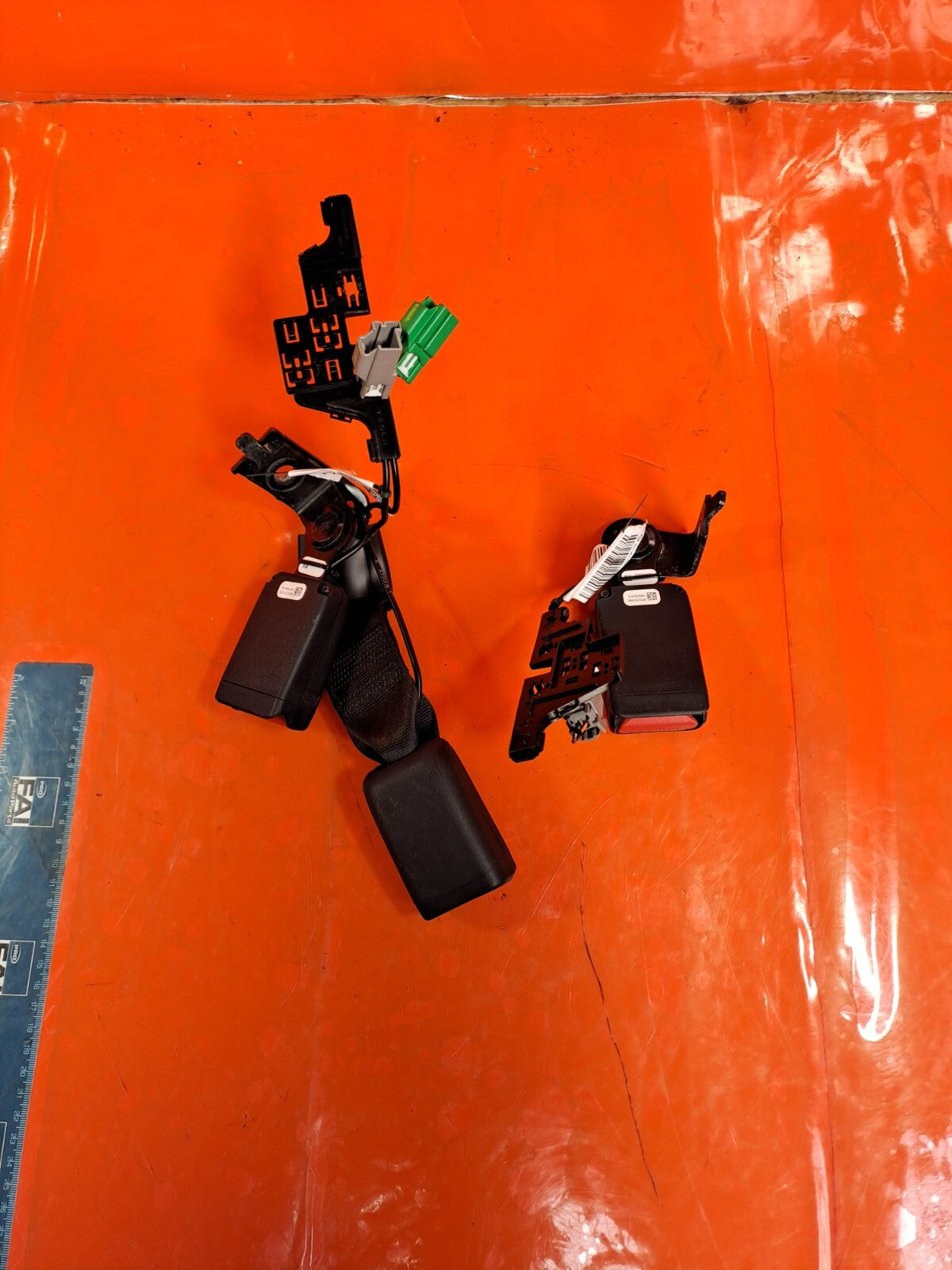 ✅Tesla Model 3 Long Range 2020 Rear Seat Belt Buckles 1085939-01-E 1106983-00-B - Image 2
