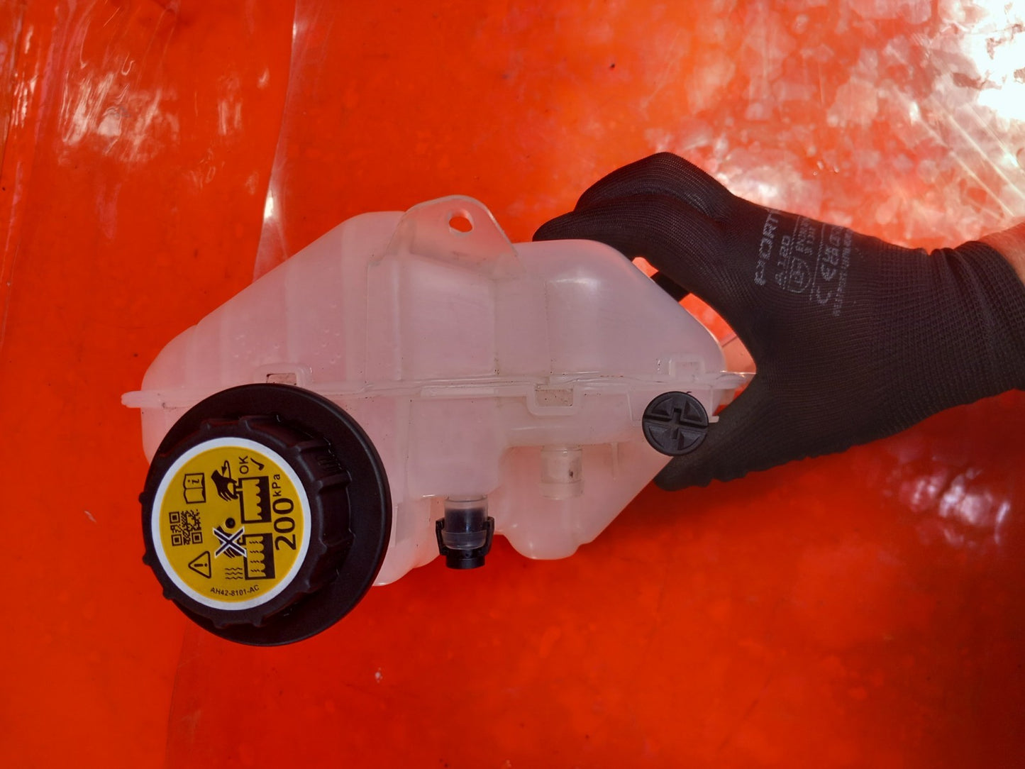 Land Rover Defender L663 3.0 Diesel 2025 Coolant Expansion Tank L8B28A080 A396 - Image 7