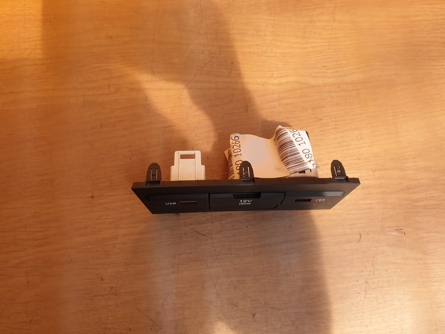 HYUNDAI I20 ULTIMATE 2023 12V 180W USB CHARGING PORT SOCKET CONNECTION Scratches - Image 3