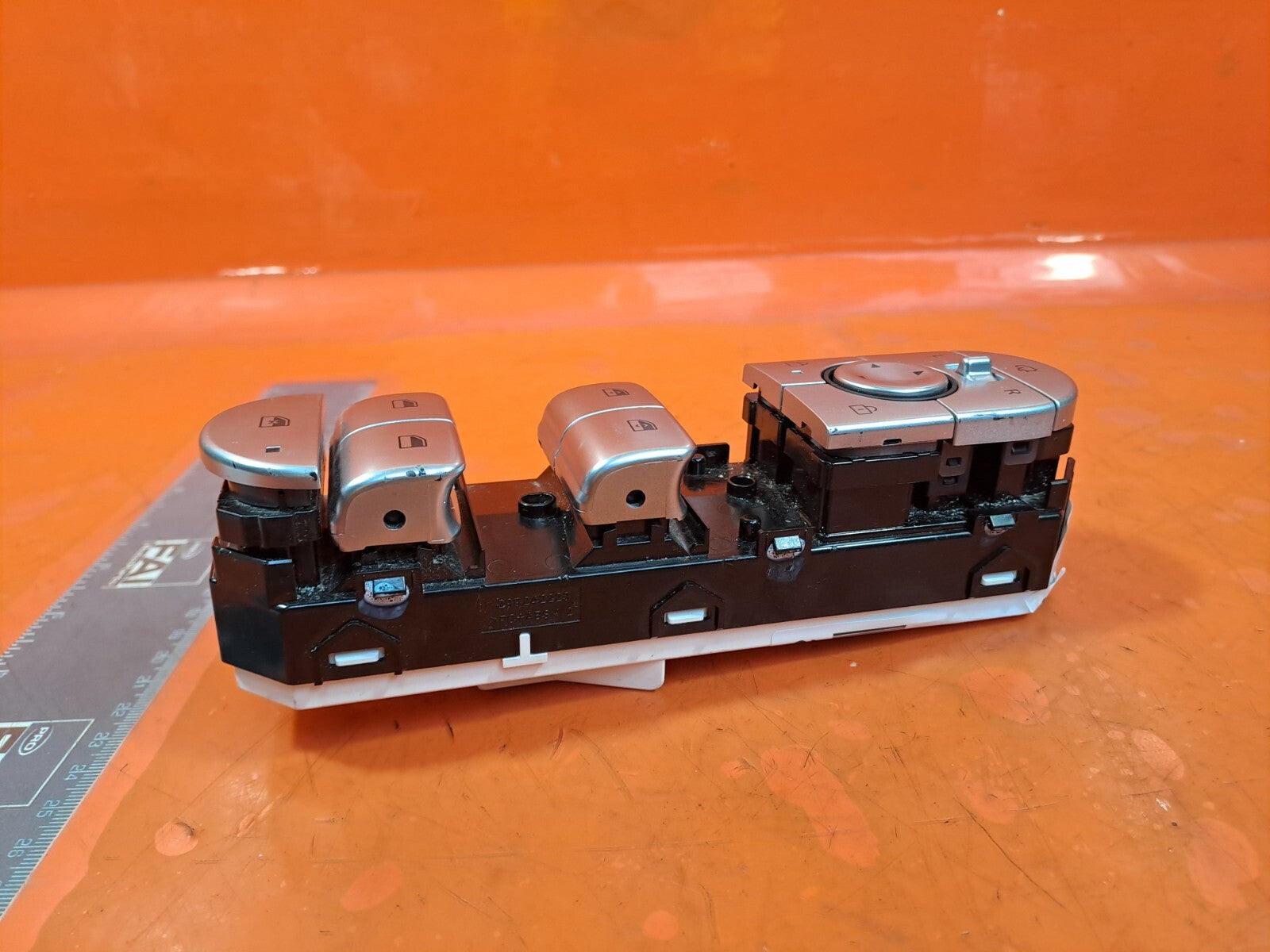 2024 HYUNDAI IONIQ 5 FRONT RIGHT WINDOW SWITCH ASSEMBLY 93571-GI910 A226 - Image 3