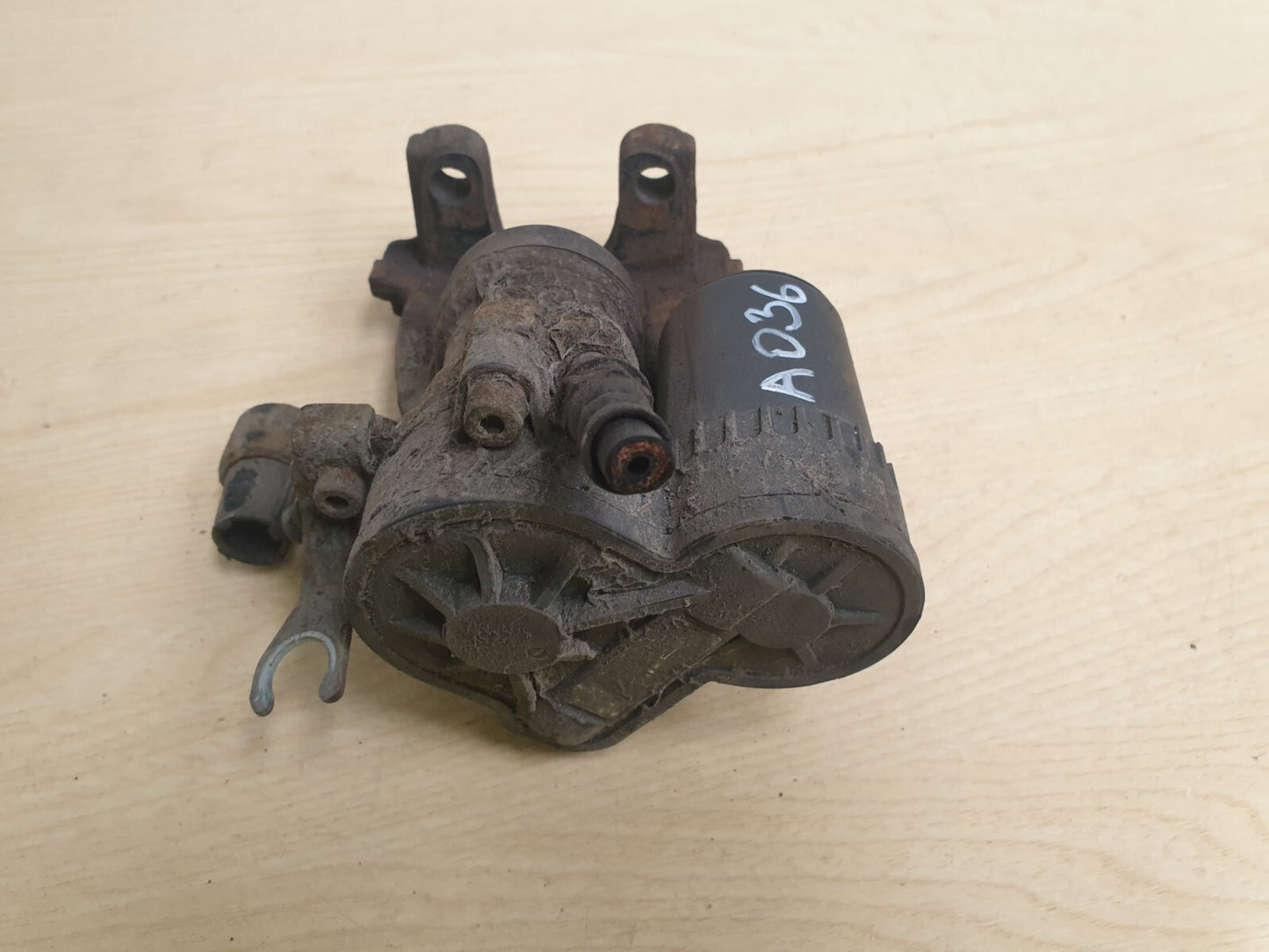 BMW F46 216D 1.5 DIESEL 2018 LEFT REAR BRAKE CALIPER - Image 4
