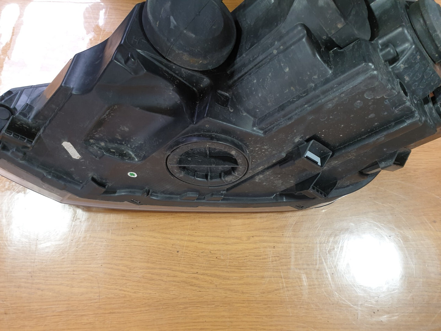2021 VW POLO MATCH 1.0P FRONT RIGHT HEADLIGHT 2G2941006 broken brackets - Image 9