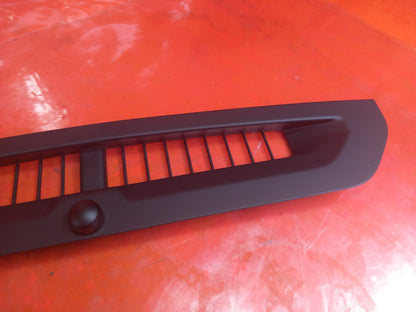 2025 Land Rover Defender L663 Dashboard Demister Grill L8B2-044A98-AC Warranty - Image 4