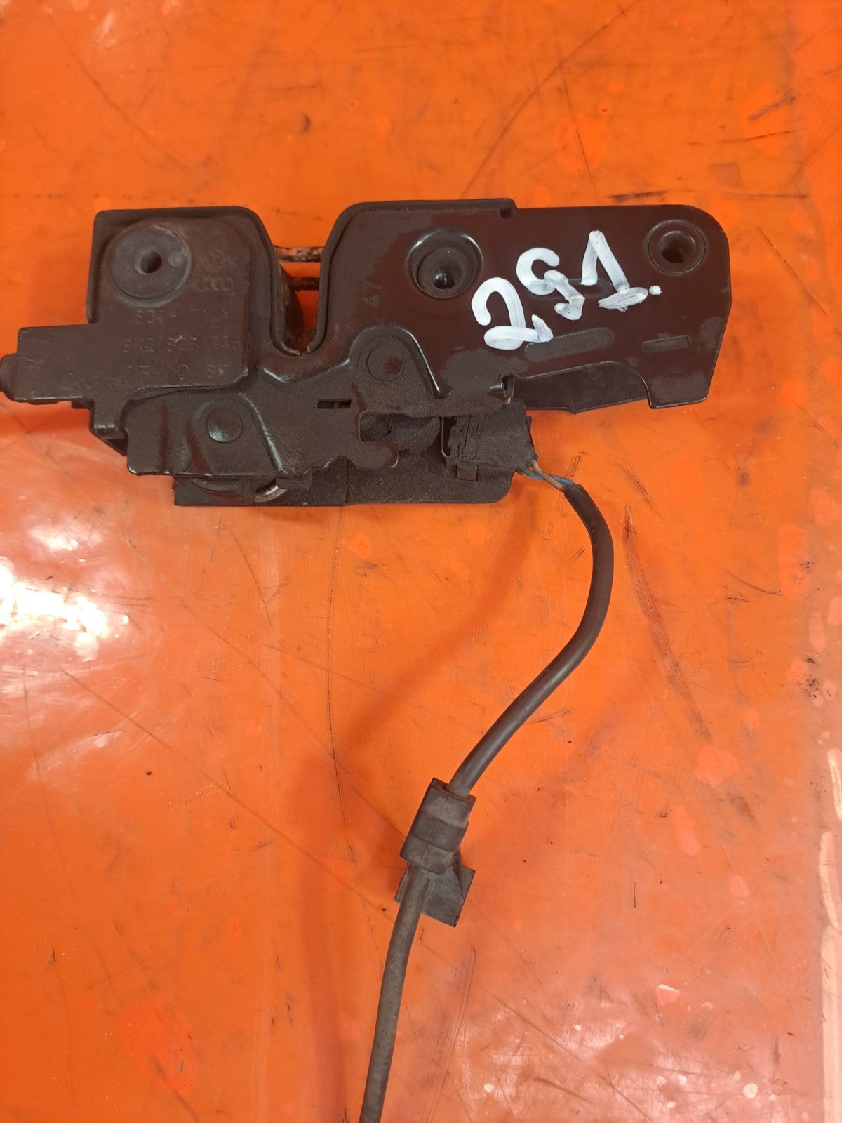 ✅2012 AUDI Q5 8R 2.0TDI BONNET HOOD LOCK LATCH 8K2823746 + WARRANTY A291 - Image 9