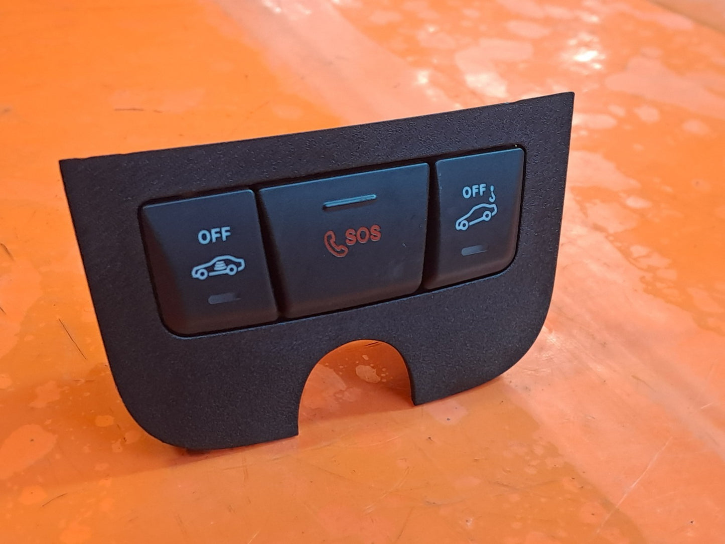 ✅MERCEDES GLA 200D X156 2.1 DIESEL 2016 EMERGENCY SOS ASSISTANCE SWITCH A334 - Image 4