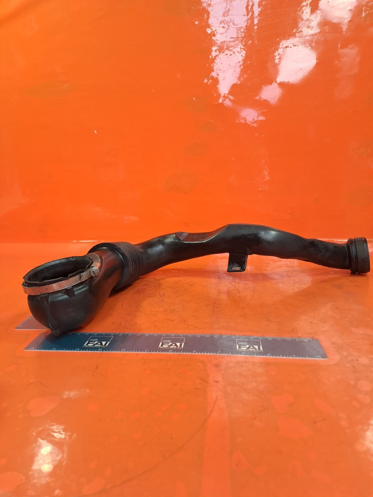 Land Rover Discovery 4 3.0 Diesel 2015 AIR INTAKE HOSE PIPE GH22-7990AA Warranty - Image 3