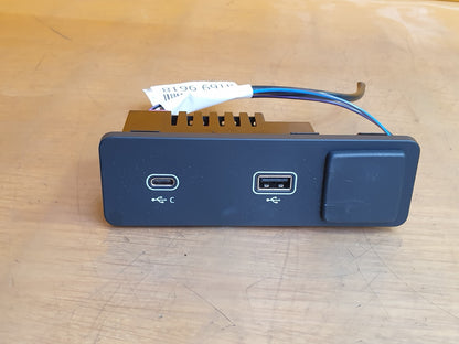 ✅2022 RANGE ROVER EVOQUE L551 USB PORT SOCKET L8B2-19E110-CD + WARRANTY A169 - Image 1