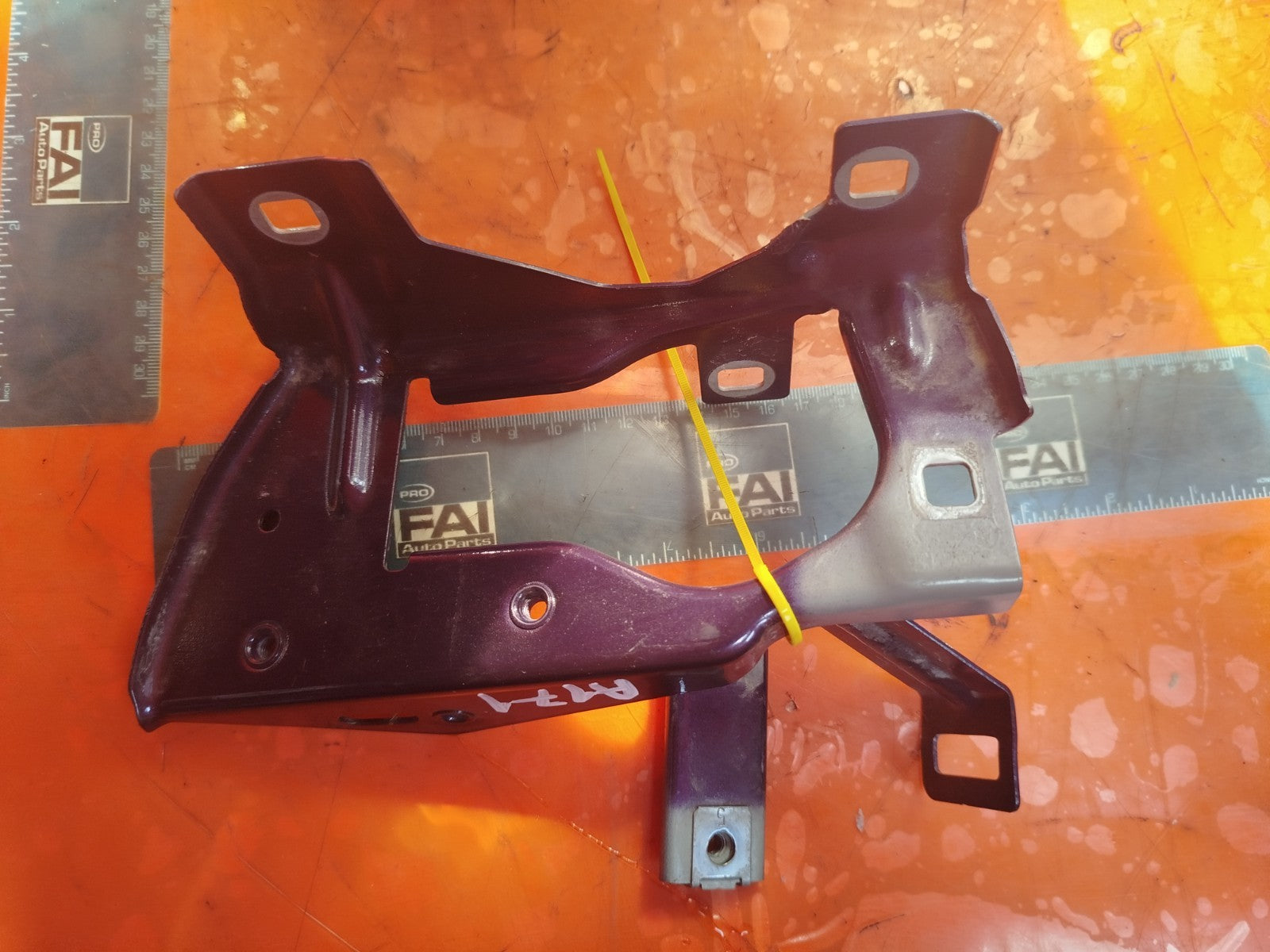 ✅BMW Z4 G29 SDRIVE20i 2.0 PETROL 2023 FRONT LEFT FENDER MOUNT BRACKET 7435791 - Image 1