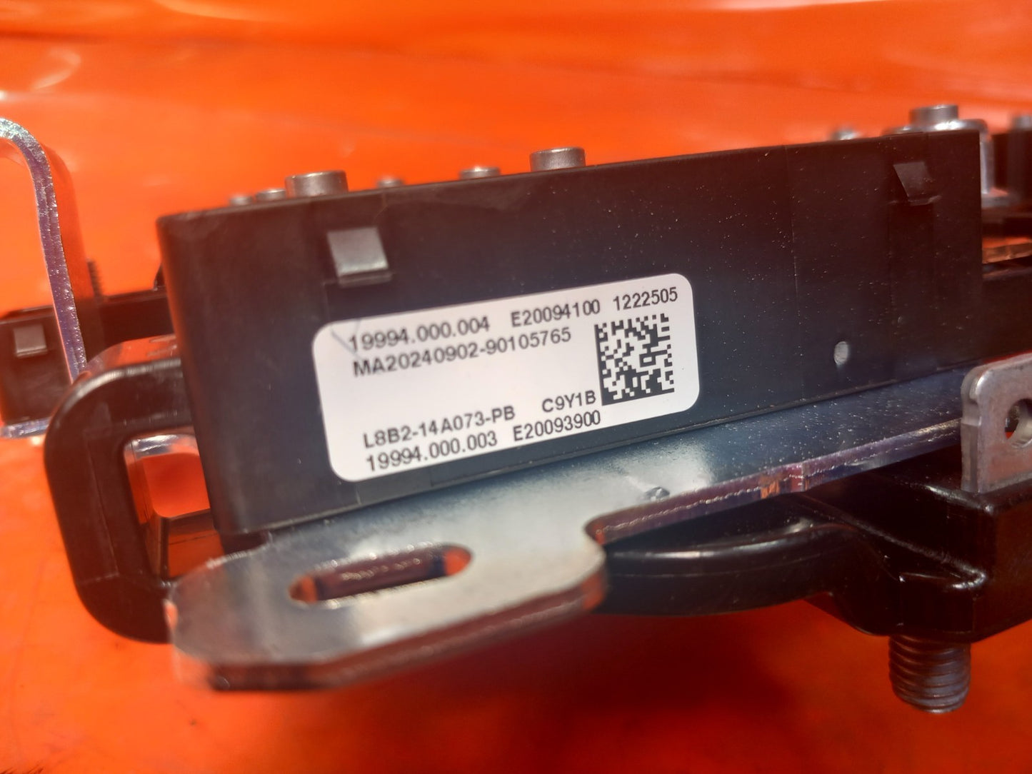 2025 Land Rover Defender L663 Power Distribution Fuse Box M8B2-14A004-PA A396 - Image 11