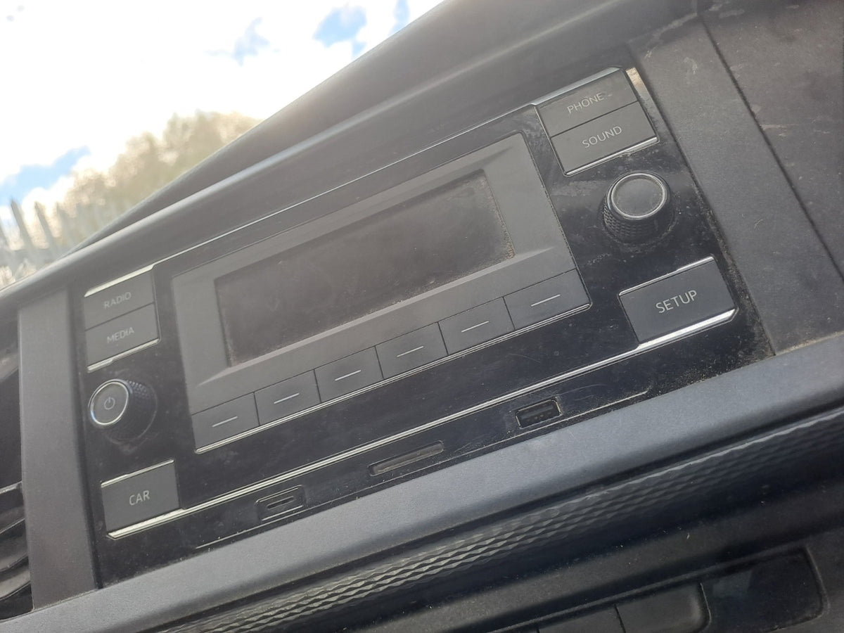 2021 VW Transporter T30 Radio Stereo Head Unit Warranty A410 - Image 4
