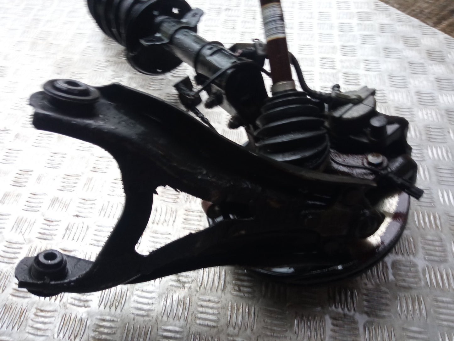 ✅Dacia Duster Journey 1.3 Petrol 2024 Front Left Suspension Leg Hub 8200275528 - Image 4