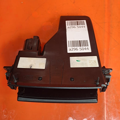 ✅Ford Galaxy Zetec 2017 2.0 Diesel Ashtray&USB Port Input Socket EM2B-R061A07-AB - Image 9