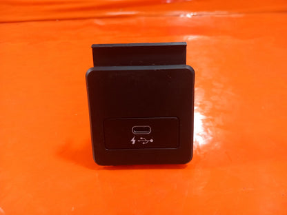 BMW F40 116D 1.5 Diesel 2021 USB Port 8711939 Warranty A365 - Image 2
