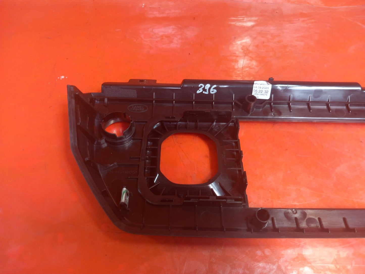 2025 Land Rover Defender L663 Centre Console Trim L8B2-044B78-ADW Warranty A396 - Image 10