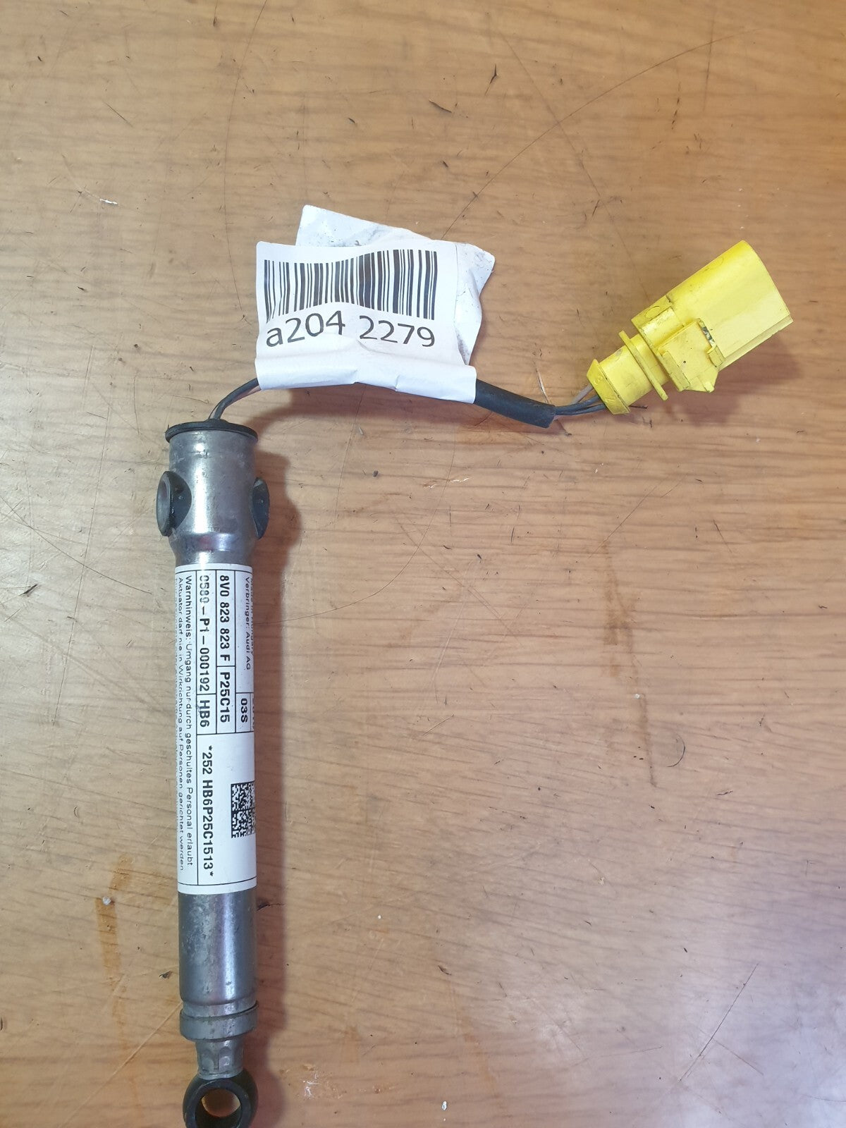 AUDI A3 E-TRON 1.4 PETROL 2015 FRONT RIGHT OR LEFT SIDE BONNET HINGE 8V0823823F - Image 2