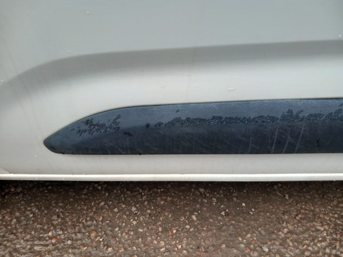 2022 Peugeot Partner K9 Front Left Door Lower Moulding Warranty A419 - Image 2
