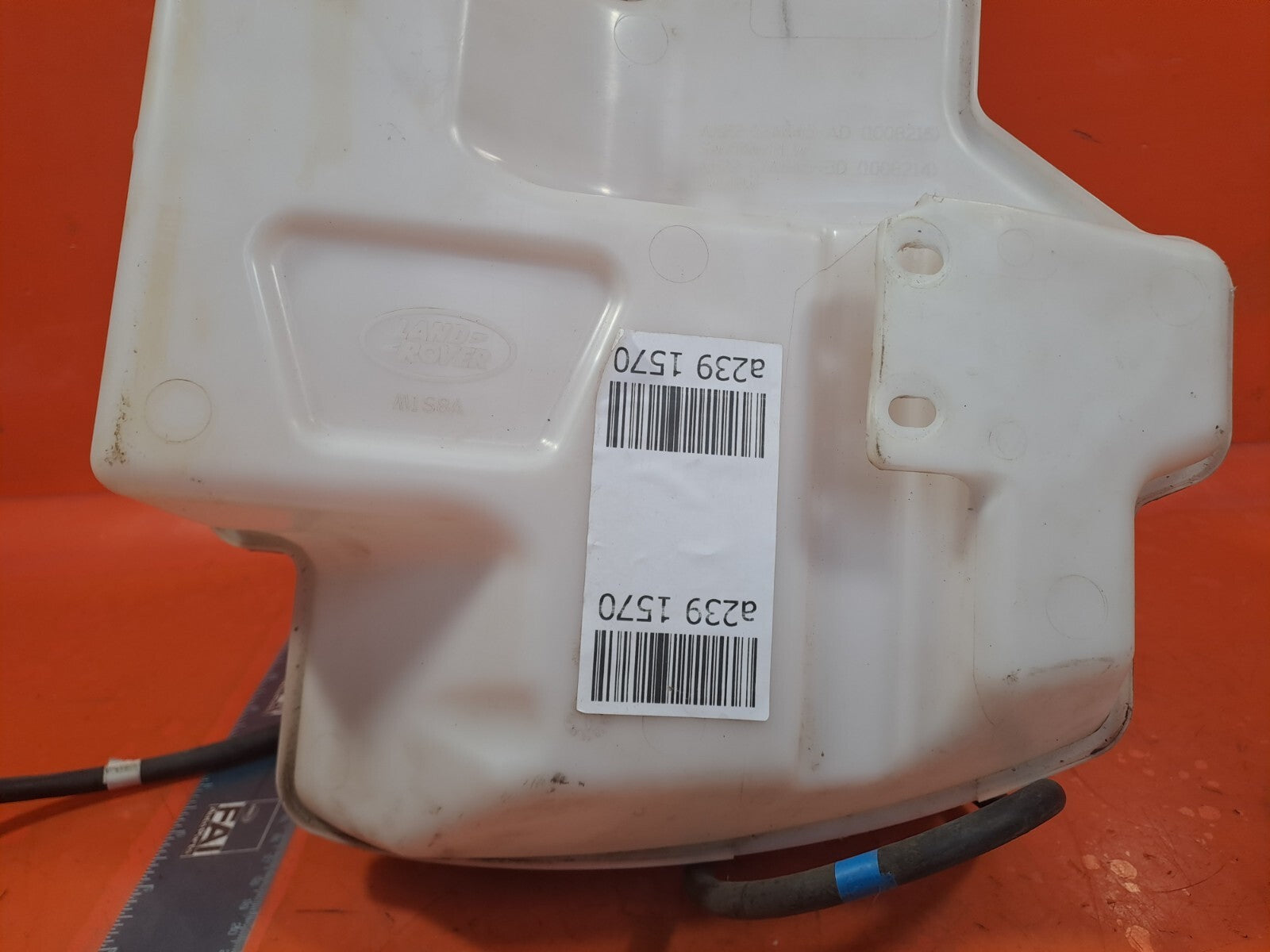 ✅2011 LAND ROVER DISCOVERY 4 L319 WINDSCREEN WASHER BOTTLE AH22-17A645-AD A239 - Image 3