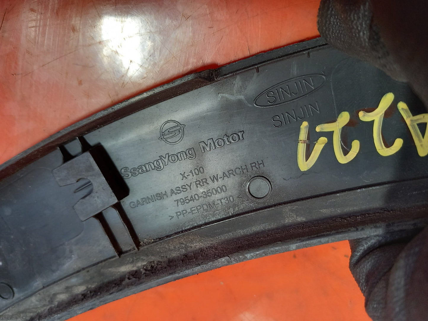 Ssangyong Tivoli Ex 2016 Wheel Arch Moulding Rear Right 79540-35000 A279 - Image 8