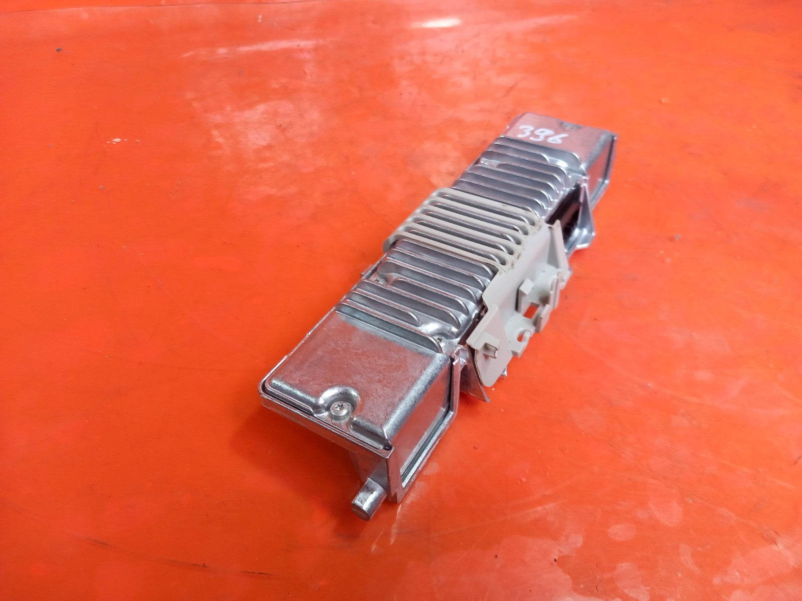 2025 Land Rover Defender L663 Front Windscreen Lane Assist Camera R8E2-14F404-AC - Image 3