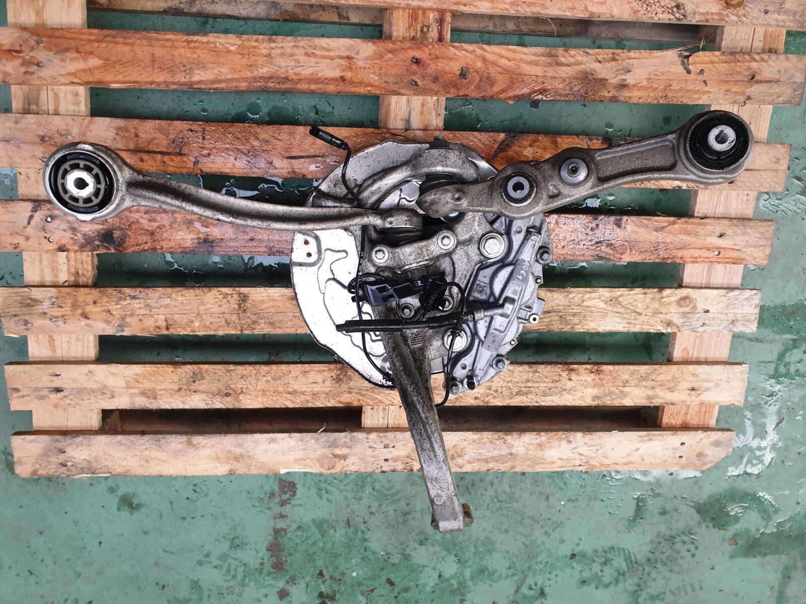 ✅2015 MERCEDES C CLASS W205 2.0P FRONT LEFT WHEEL HUB A2052100 A0004212112 A061 - Image 8