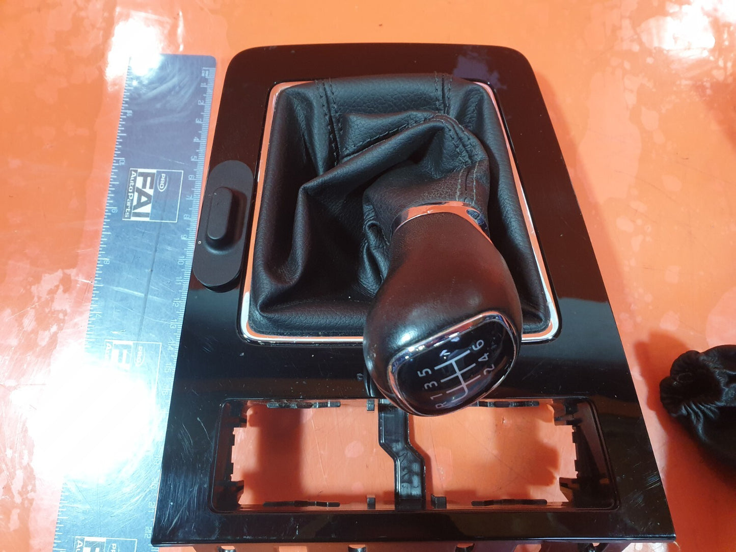 SKODA OCTAVIA MK3 1.4 PETROL 2018 GEARSTICK WITH SURROUNDING 5E2863212C Warranty - Image 4