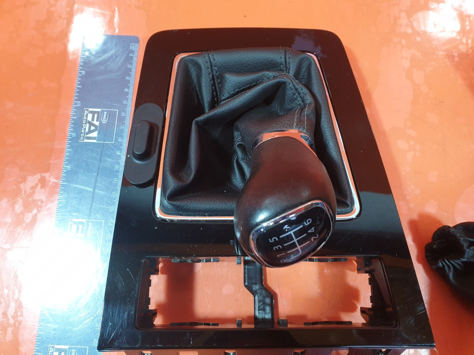 SKODA OCTAVIA MK3 1.4 PETROL 2018 GEARSTICK WITH SURROUNDING 5E2863212C Warranty - Image 4