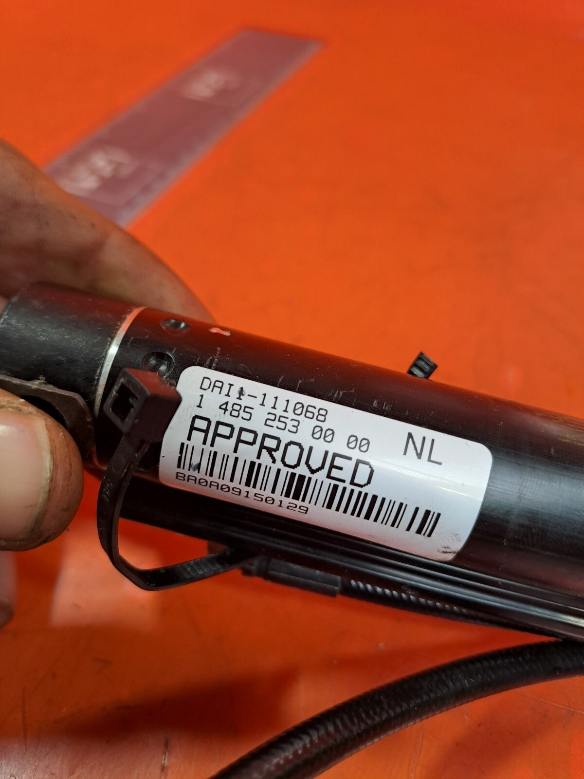✅AUDI A5 S LINE CABRIO 2.0 PETROL 2009 LEFT NEARSIDE ROOF HYDRAULIC CYLINDER - Image 4