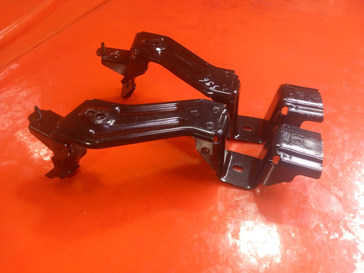 2025 Land Rover Defender L663 Bracket Pair Left Right N8B2-104B36-BC A396 - Image 10