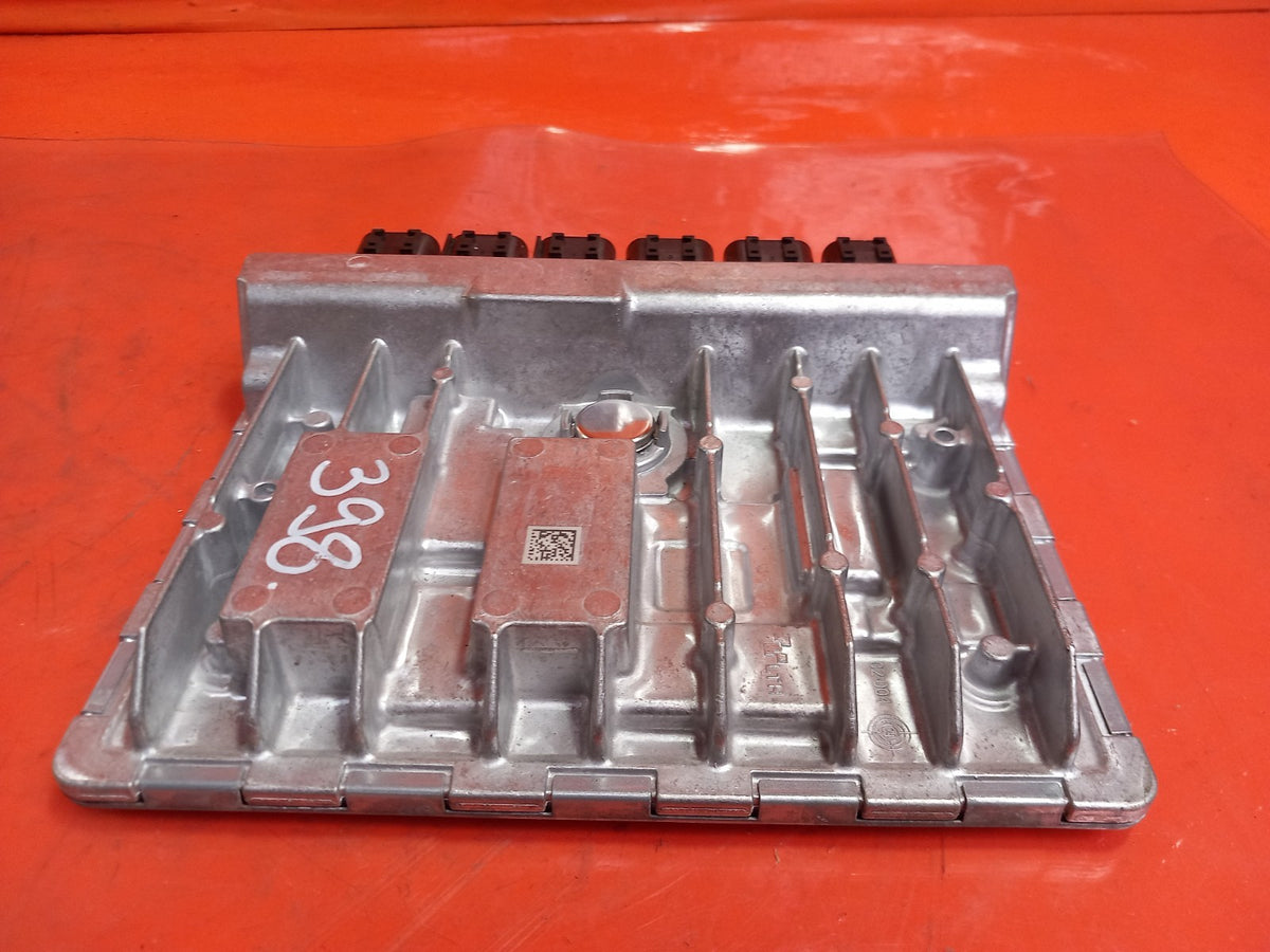 ebay-src:https://i.ebayimg.com/00/s/mtiwmfgxnjaw/z/yeaaaeswdabqguh6/$_57.jpg
