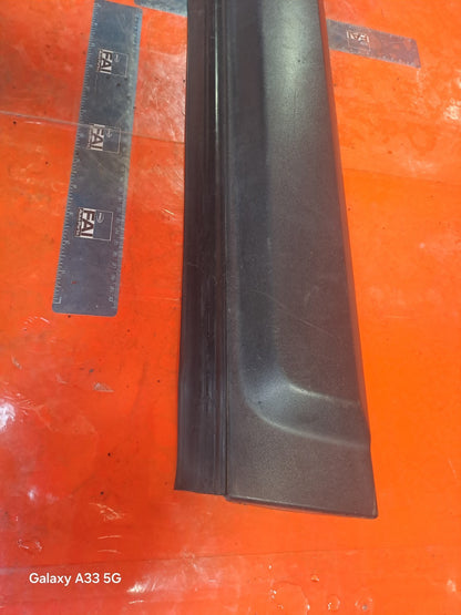 ✅2015 LAND ROVER DISCOVERY 4 L319 FRONT RIGHT LOWER DOOR MOULDING TRIM DGP000123 - Image 5