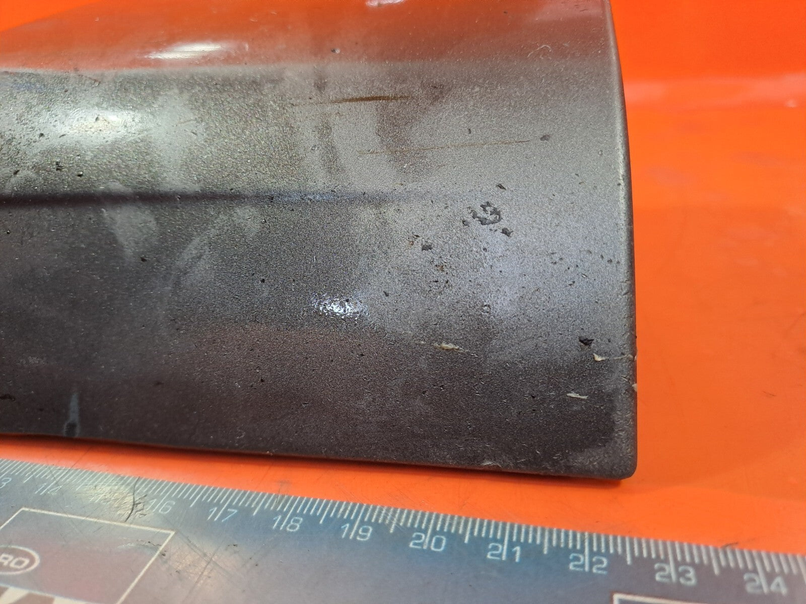 AUDI Q7 S-LINE 3.0 DIESEL 2010 FRONT RIGHT WING FENDER LOWER MOULDING TRIM GREY - Image 5