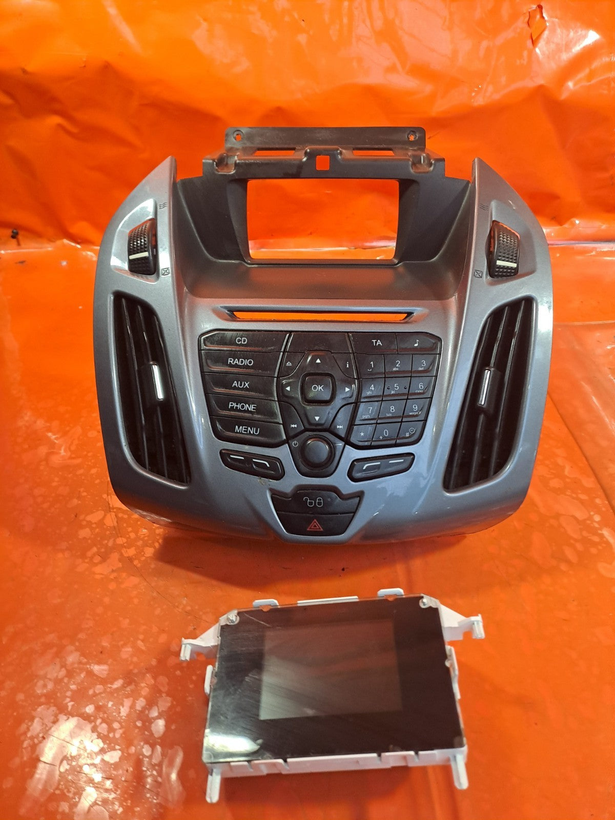 ✅FORD TRANSIT CONNECT 1.6 DIESEL 2015 DISPLAY SCREEN & RADIO CONTROL PANEL A355 - Image 8