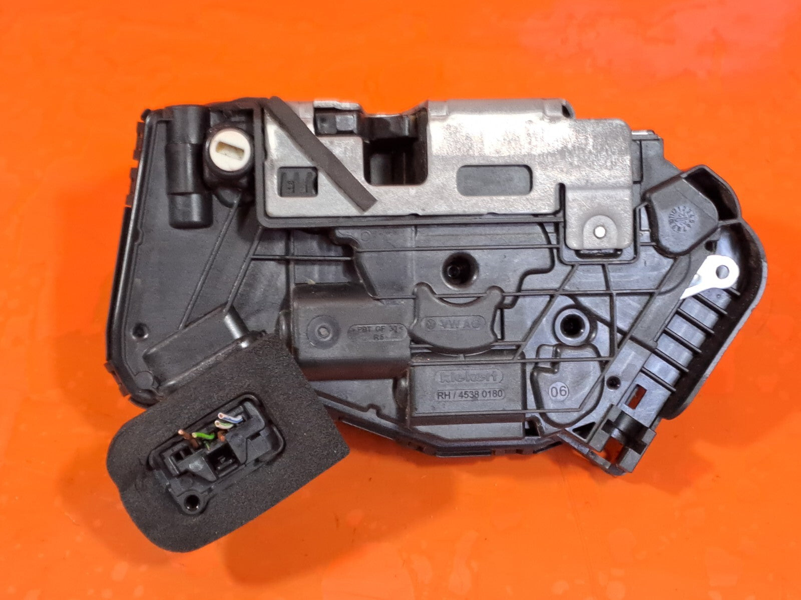 VW TAIGO LIFE 1.0 PETROL 2023 REAR RIGHT DOOR LOCK A5P5TA839016P Warranty A219 - Image 5
