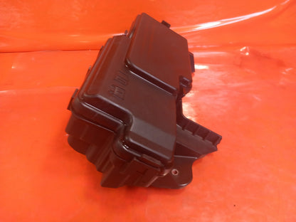 Land Rover Defender L663 3.0 Diesel 2025 Fuse Box Housing S8B214A076BA Warranty - Image 8