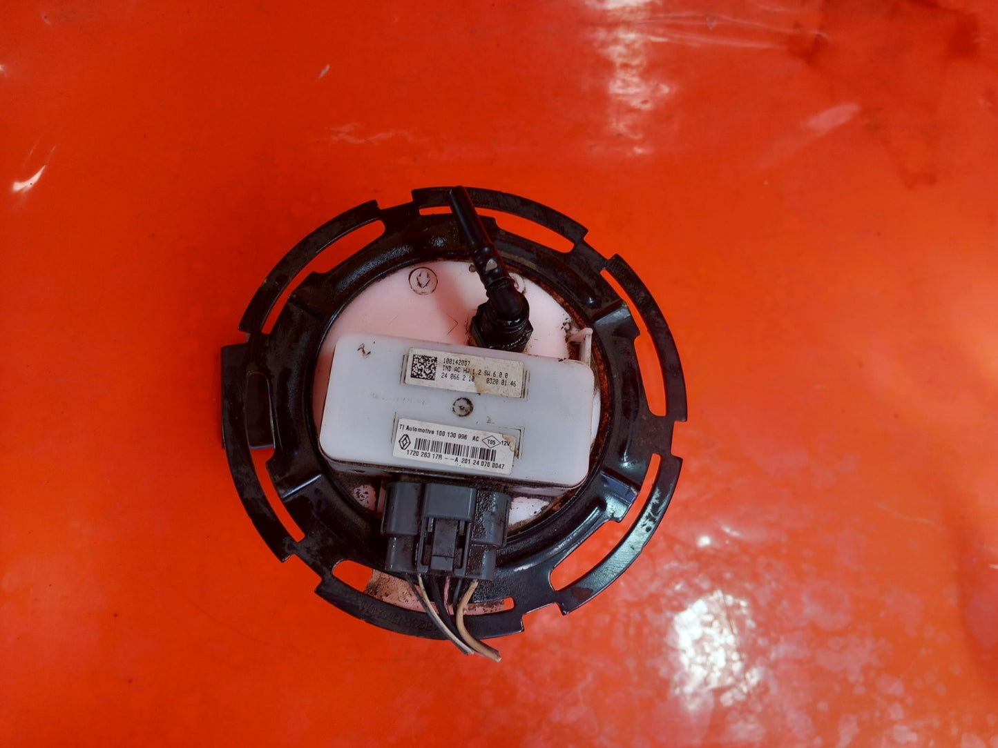2024 Dacia Jogger Fuel Pump Sender Unit 172026317R Warranty A391 - Image 2