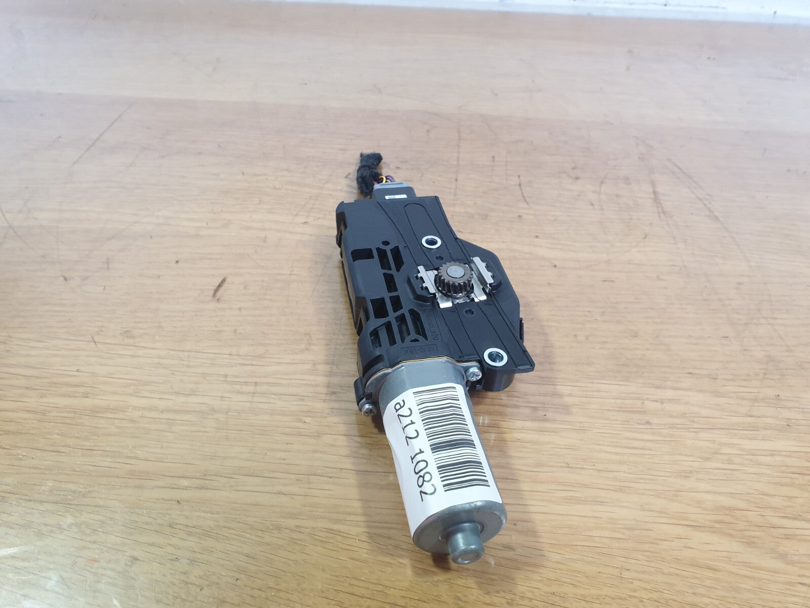 ebay-src:https://i.ebayimg.com/00/s/mtiwmfgxnjaw/z/tqaaaosw1-rm7ipk/$_57.jpg