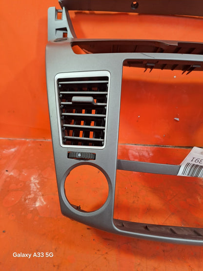 ✅SSANGYONG RODIUS TURISMO 2017 CENTRE DASHBOARD SURROUND TRIM COVER PANEL A286 - Image 4