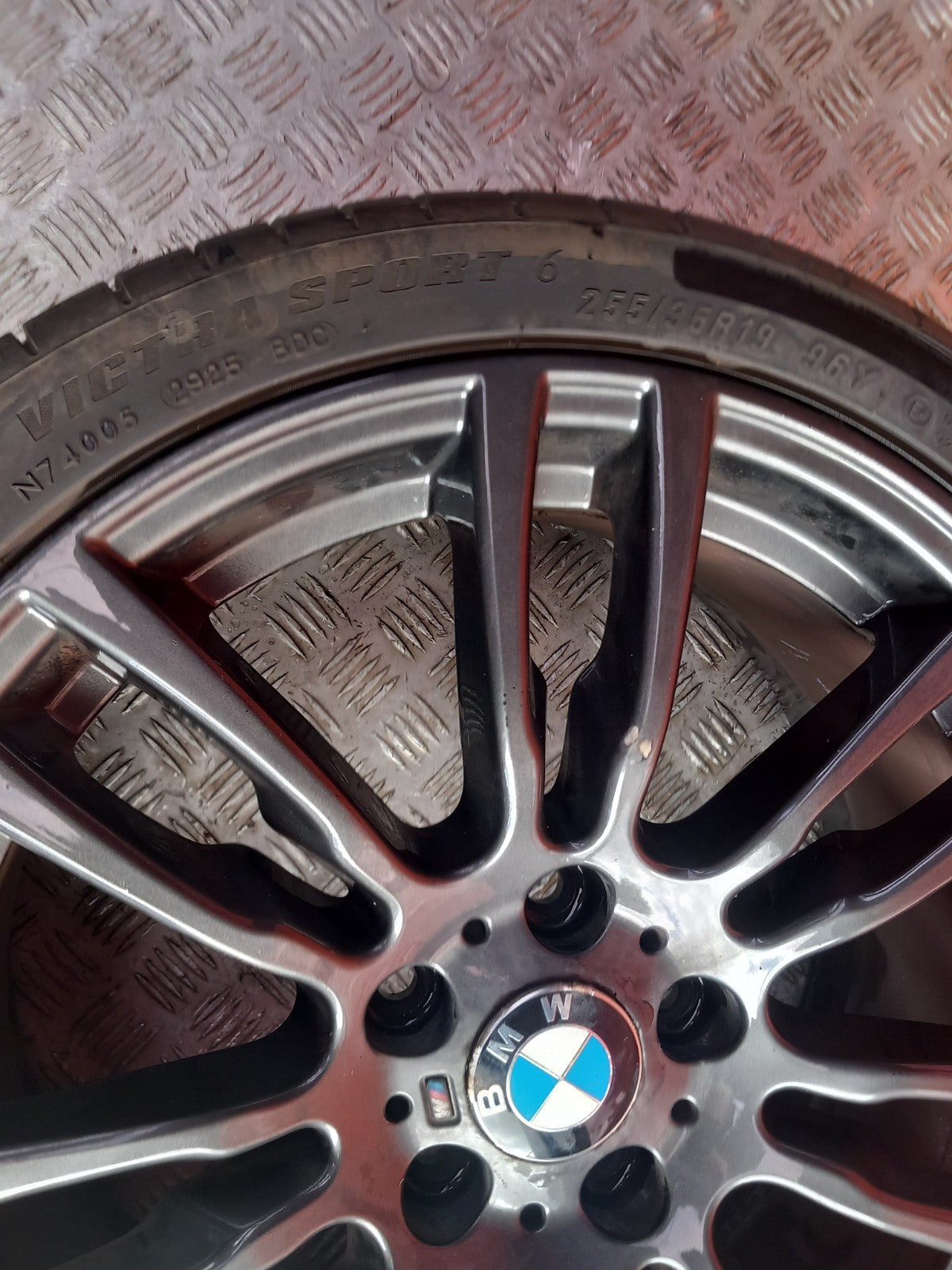 BMW F30 320D Xdrive 2.0 Diesel 2013 Rear Alloy Wheel With Tyre 255/35 R19 - Image 4