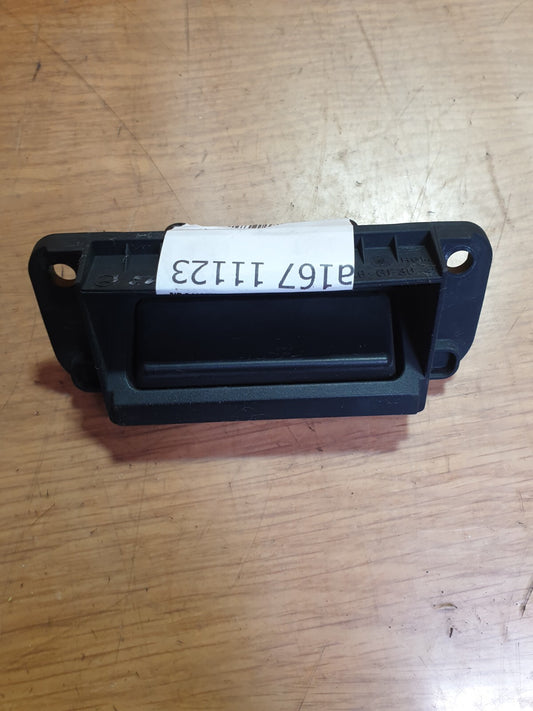 ✅2013 MERCEDES C CLASS W204 TAILGATE RELEASE HANDLE SWITCH A2047500293 +WARRANTY - Image 1