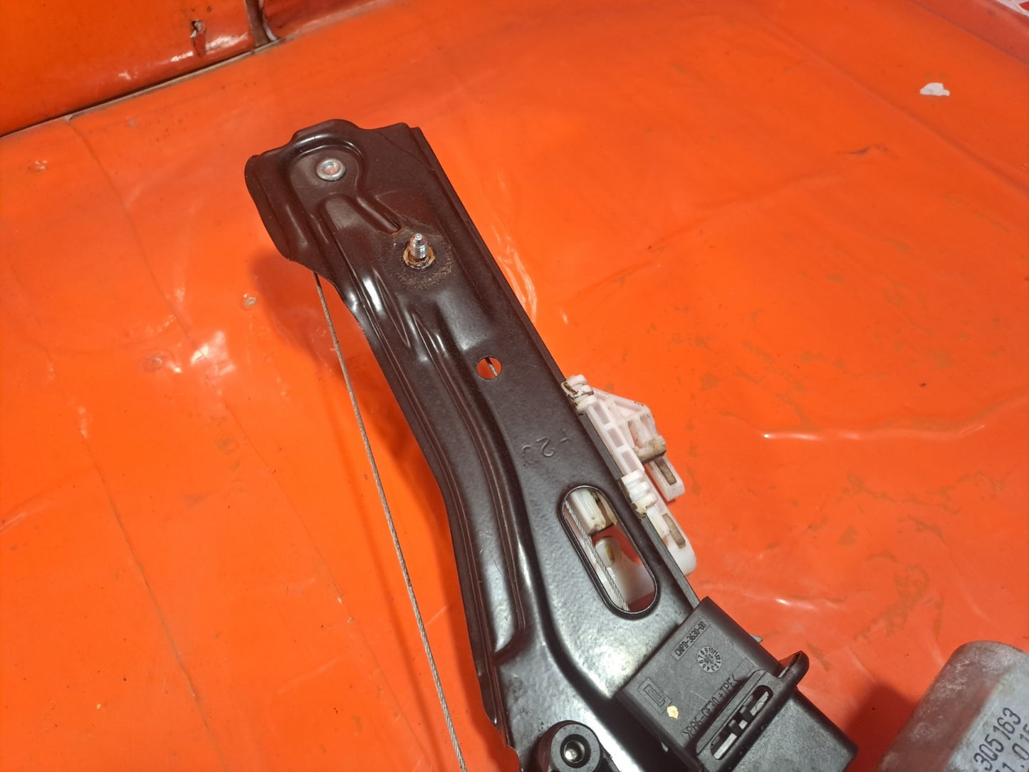 ✅BMW 118D F20 2.0 Diesel 2015 Front Right Window Regulator And Motor 7242562 - Image 10