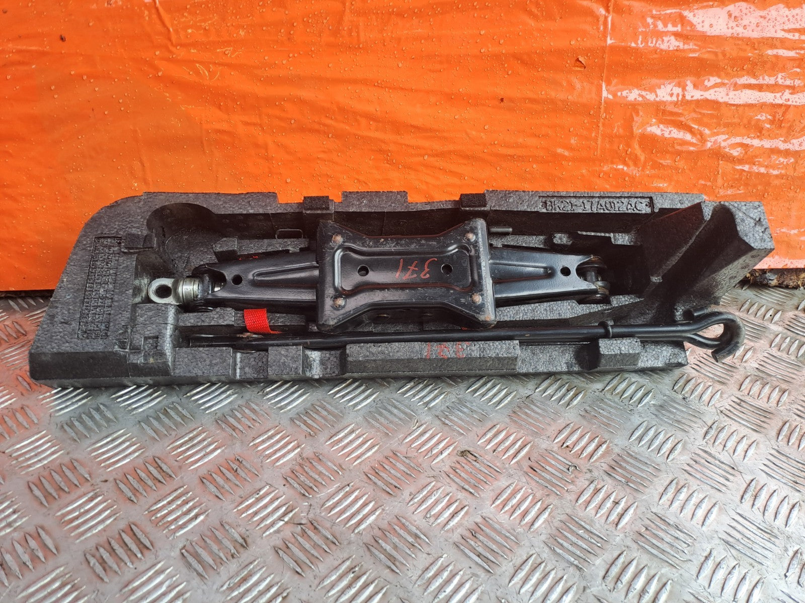 2015 Ford Tourneo Custom Jack Kit BK21-17A012-AC Warranty A371 - Image 2